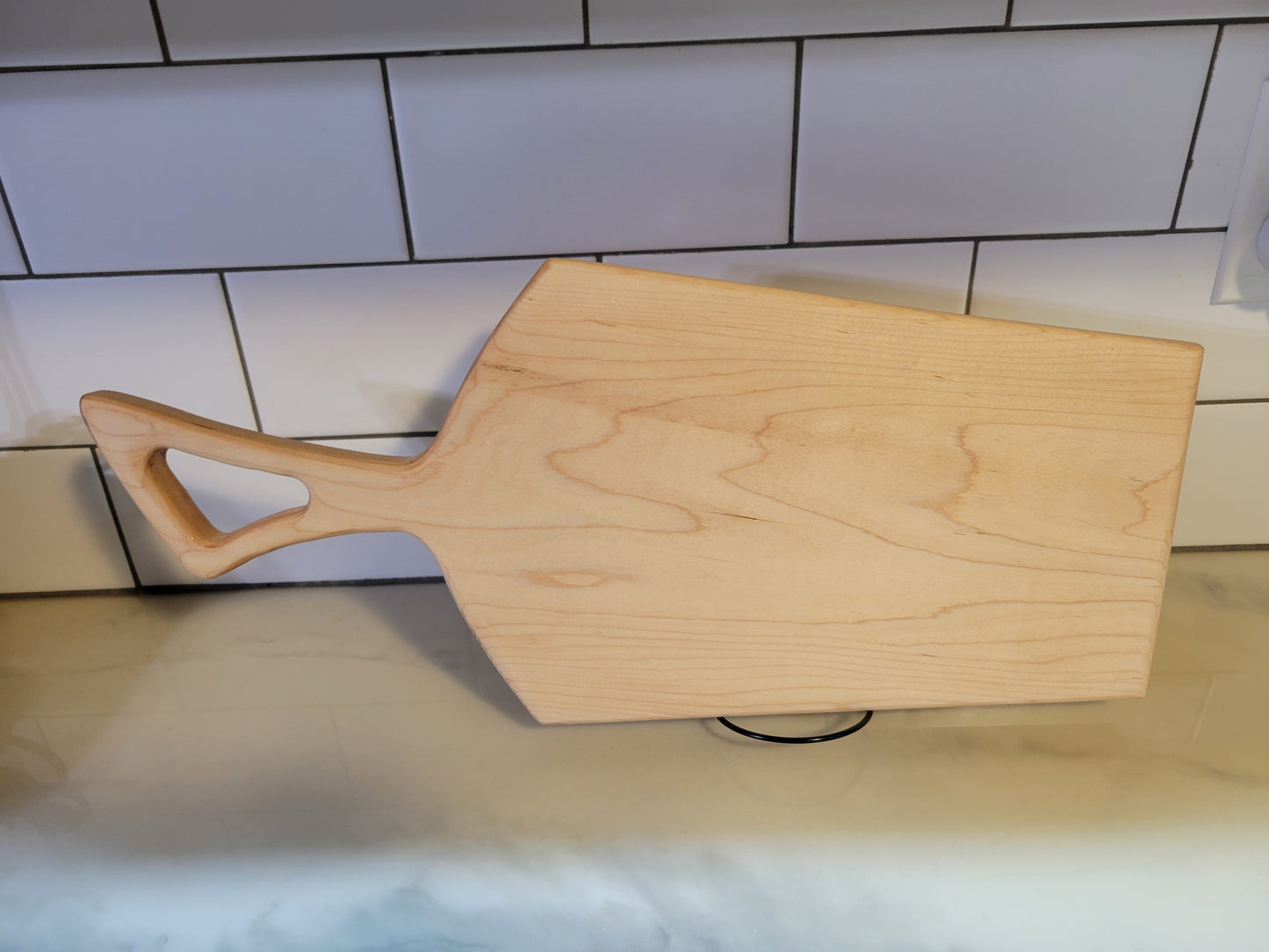 Light color maple charcuterie board with handle. boarderie