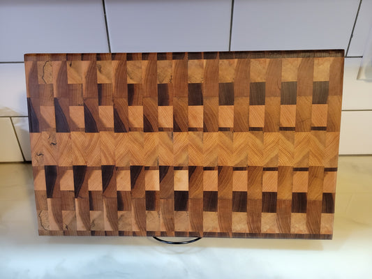 end grain cutting board, maple walnut, unique pattern and design.